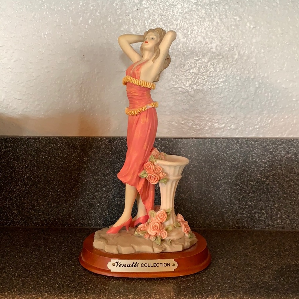 Venutti figurine